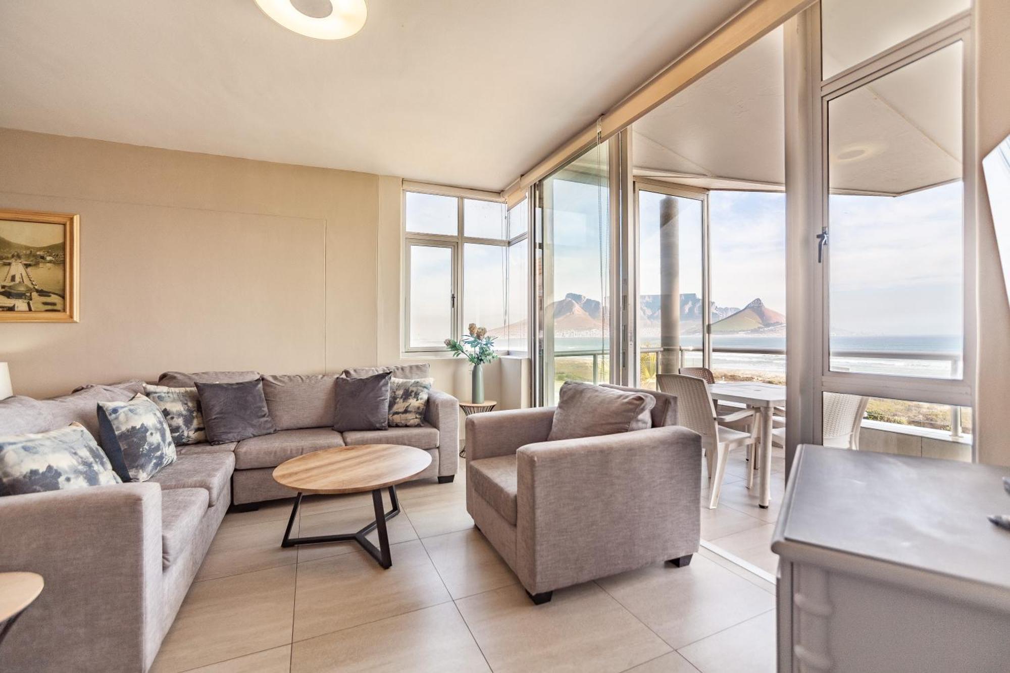 Apartment Luxury Private Beachfront 2 Bedroom Dolphin Apartment, Blouberg, Cape Town