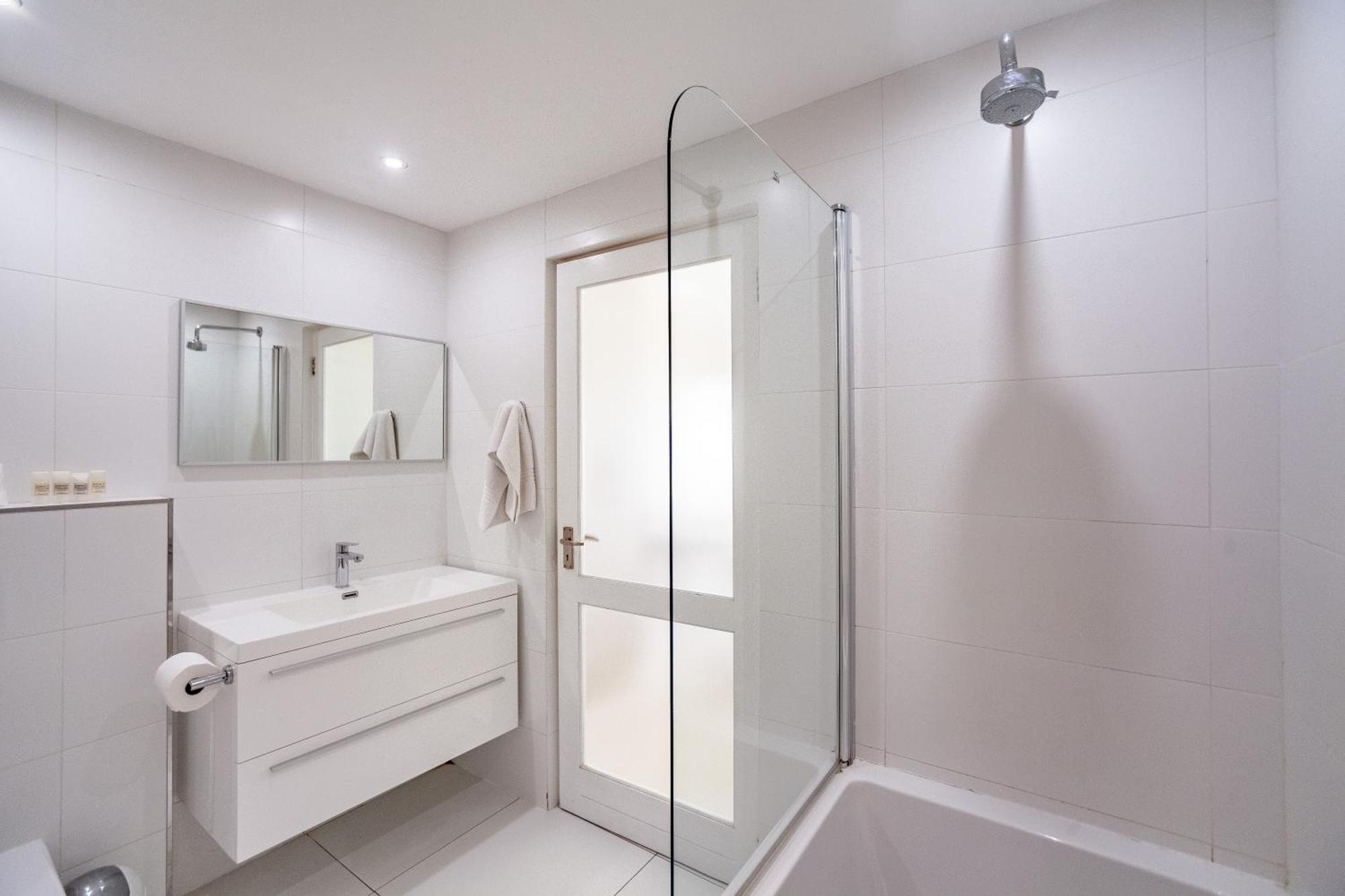 Apartment Luxury Private Beachfront 2 Bedroom Dolphin Apartment, Blouberg, Cape Town *