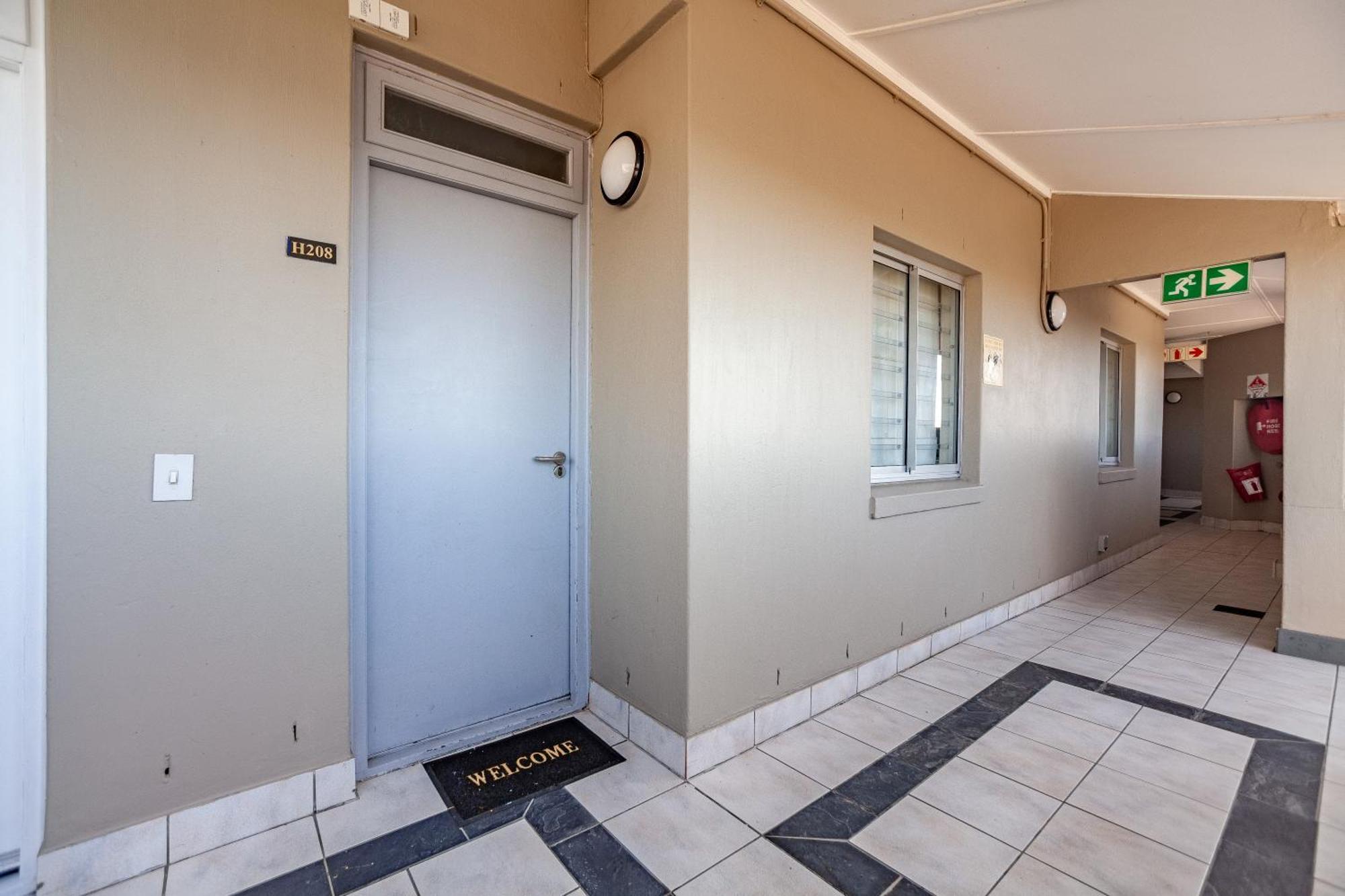 Apartment Luxury Private Beachfront 2 Bedroom Dolphin Apartment, Blouberg, Cape Town *
