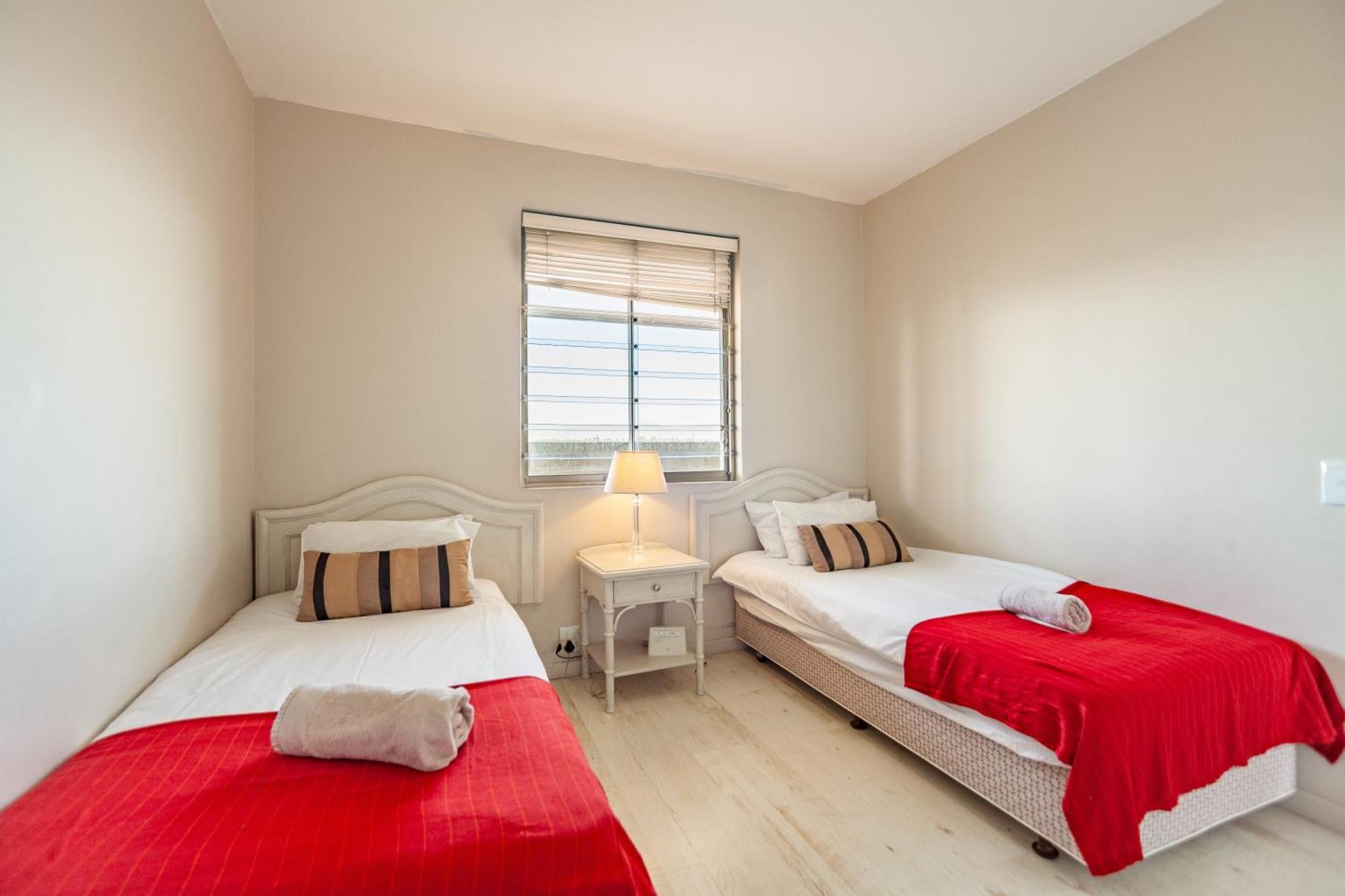 Apartment Luxury Private Beachfront 2 Bedroom Dolphin Apartment, Blouberg, Cape Town Bloubergstrand