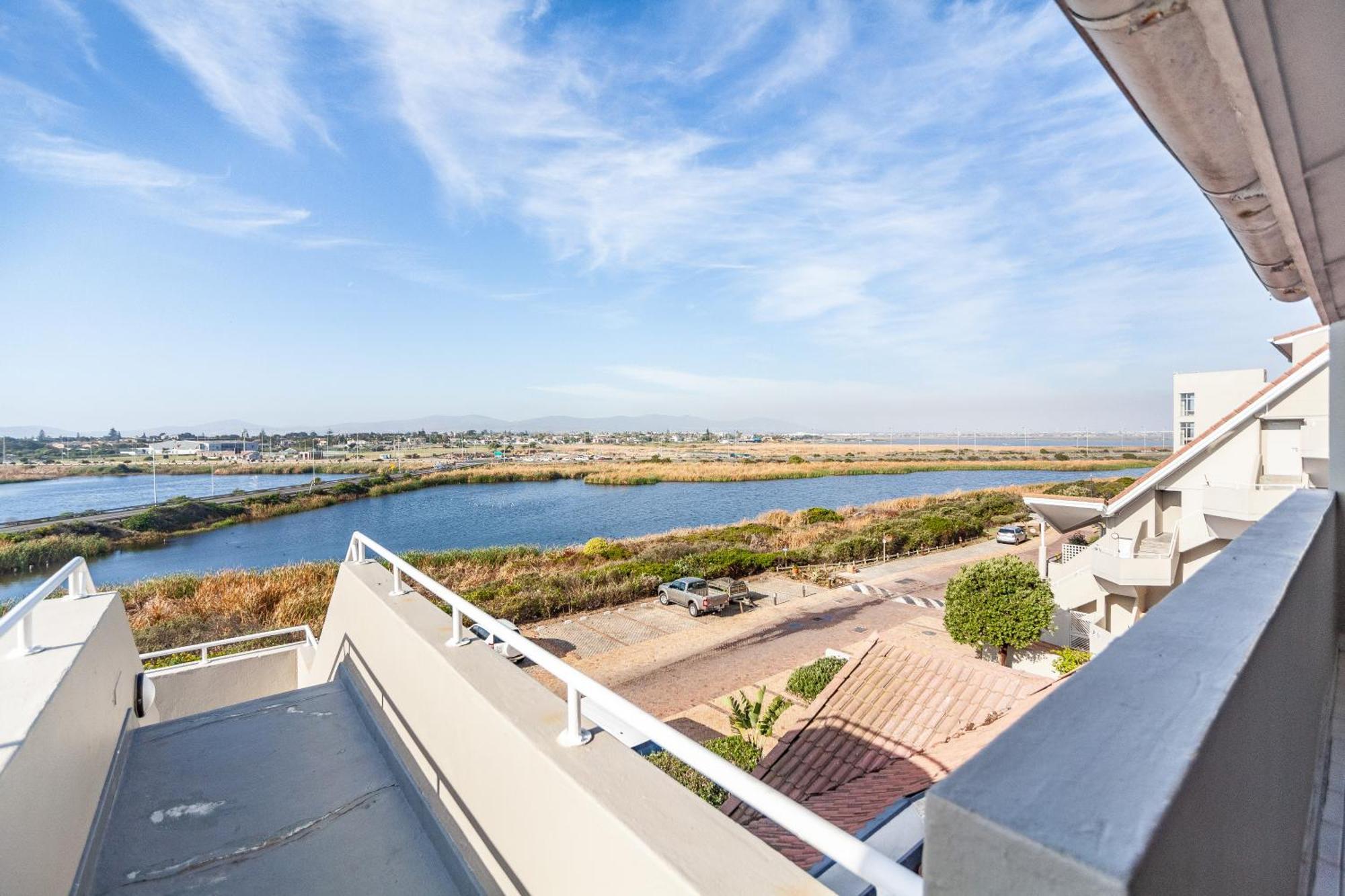Apartment Luxury Private Beachfront 2 Bedroom Dolphin Apartment, Blouberg, Cape Town Bloubergstrand