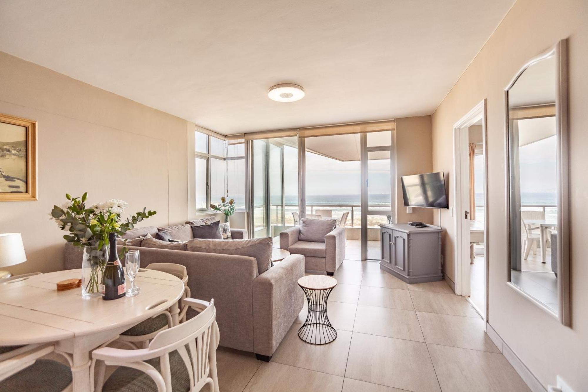 Luxury Private Beachfront 2 Bedroom Dolphin Apartment, Blouberg, Cape Town Apartment Bloubergstrand