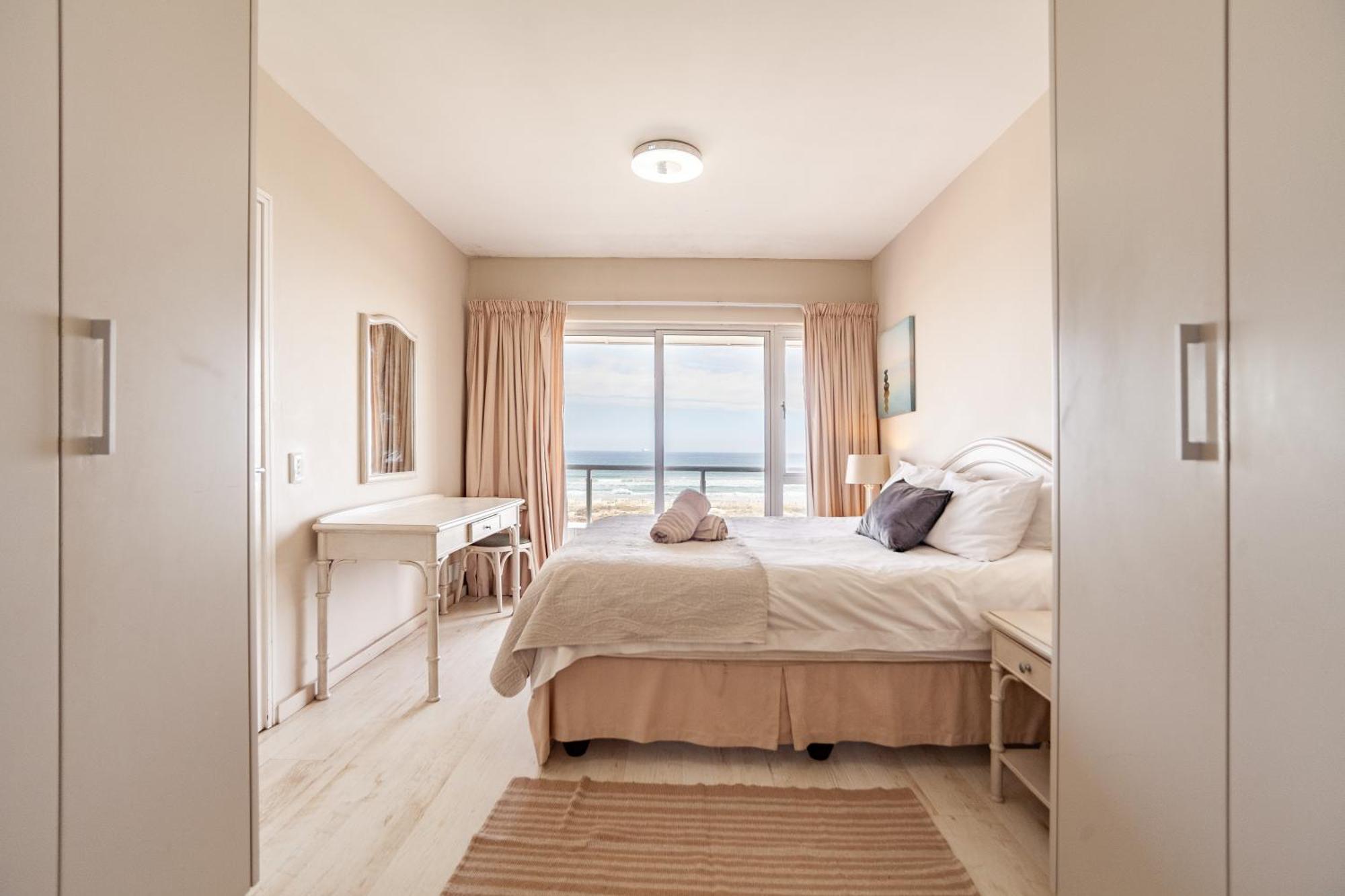 Apartment Luxury Private Beachfront 2 Bedroom Dolphin Apartment, Blouberg, Cape Town Bloubergstrand