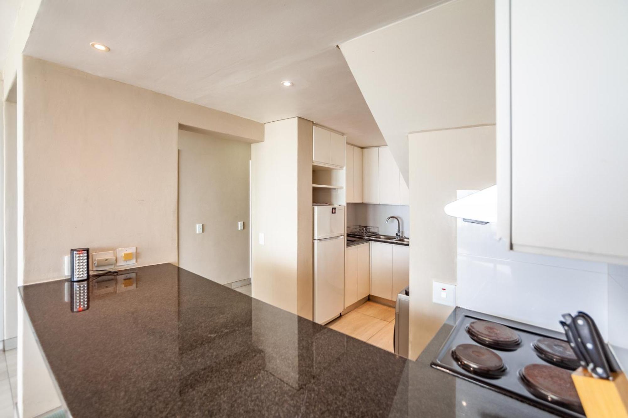 Luxury Private Beachfront 2 Bedroom Dolphin Apartment, Blouberg, Cape Town *
