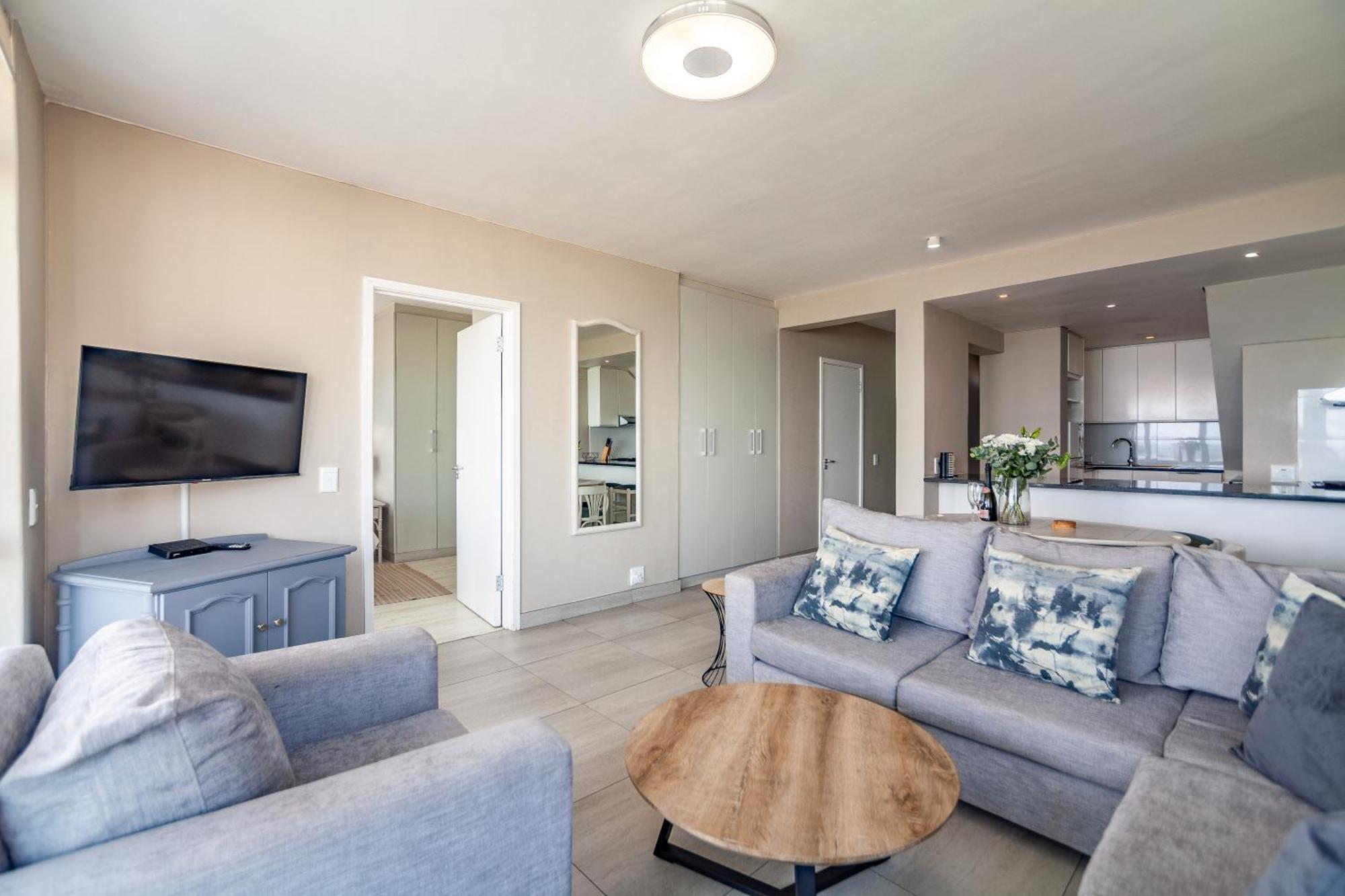 Luxury Private Beachfront 2 Bedroom Dolphin Apartment, Blouberg, Cape Town Apartment