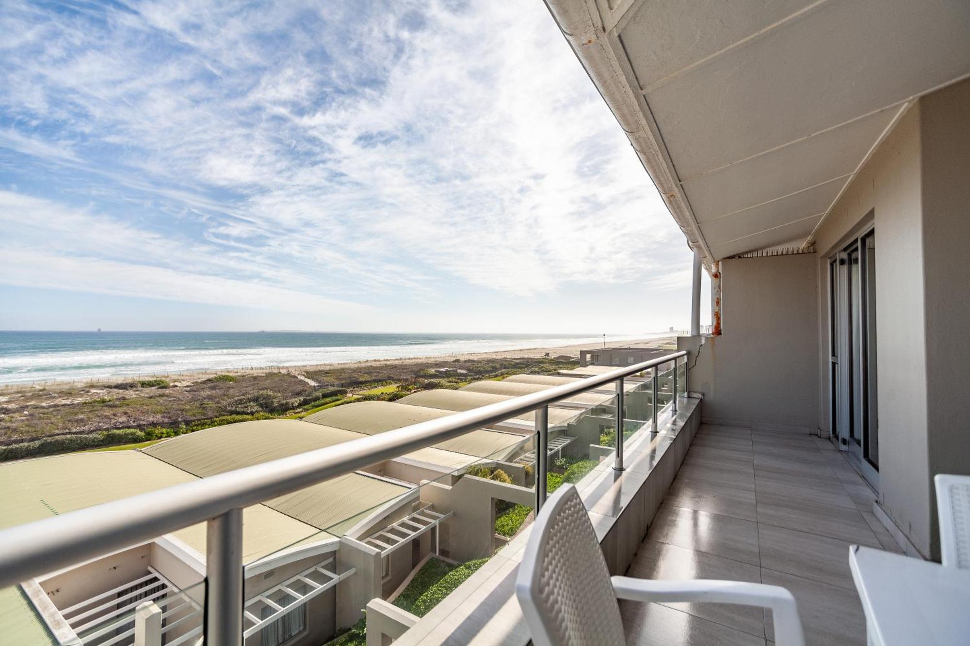 Apartment Luxury Private Beachfront 2 Bedroom Dolphin Apartment, Blouberg, Cape Town *