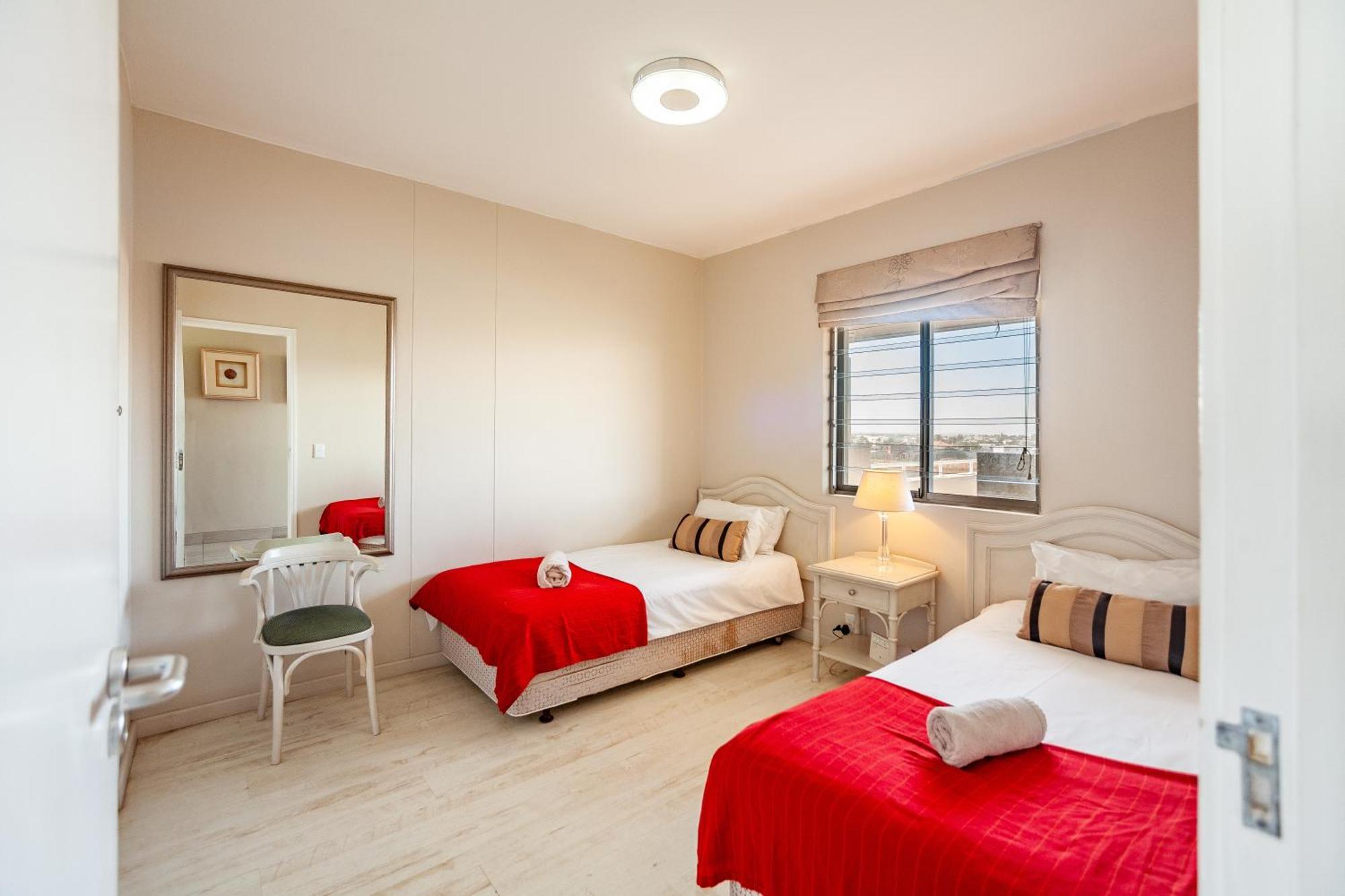 Luxury Private Beachfront 2 Bedroom Dolphin Apartment, Blouberg, Cape Town *