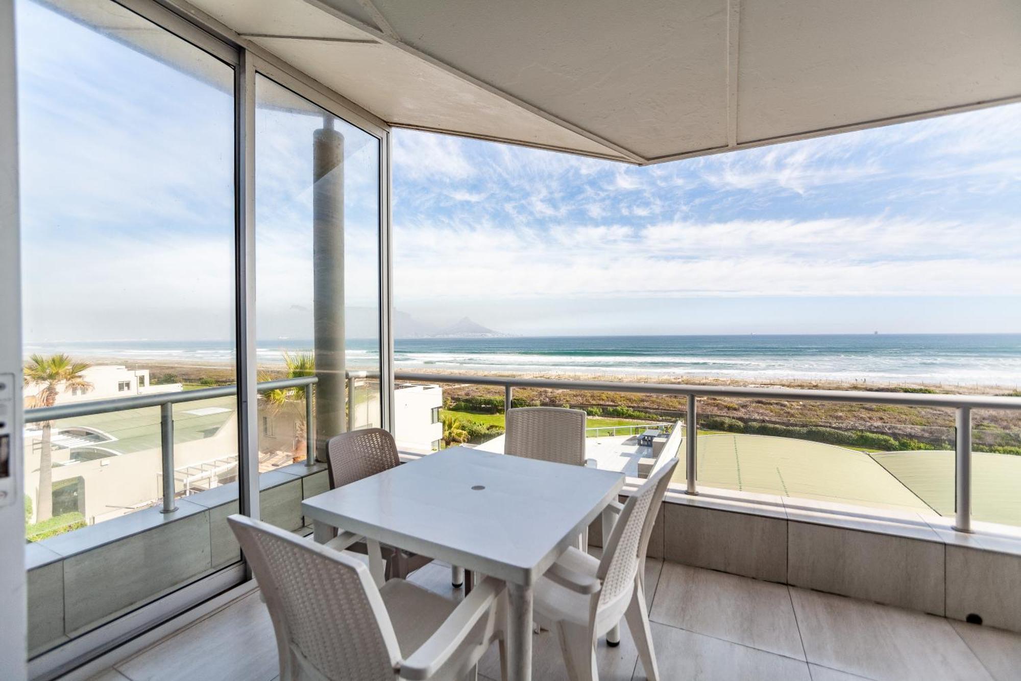 Luxury Private Beachfront 2 Bedroom Dolphin Apartment, Blouberg, Cape Town Apartment Bloubergstrand