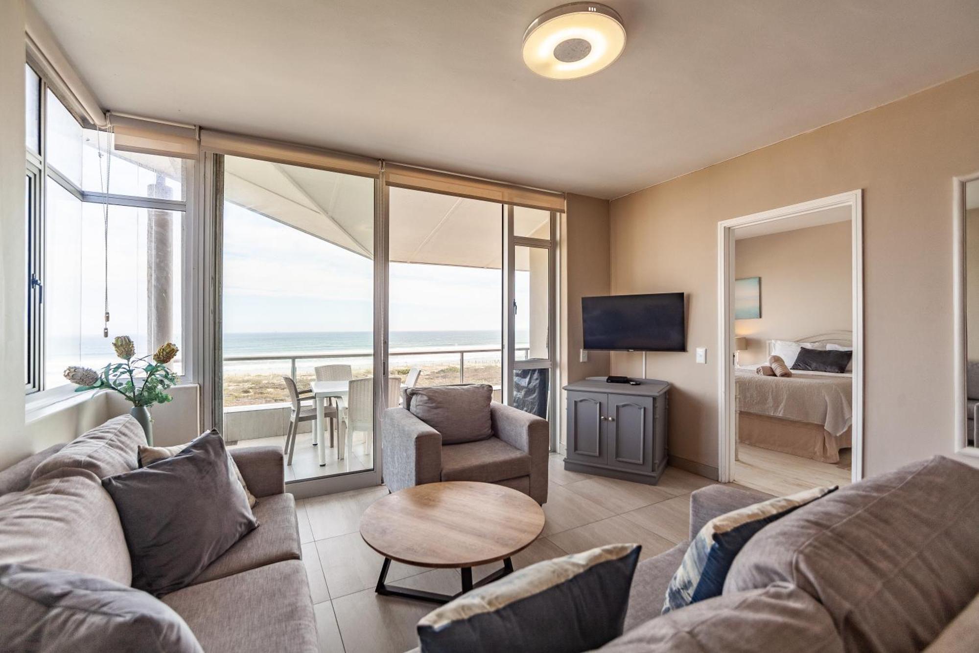 Luxury Private Beachfront 2 Bedroom Dolphin Apartment, Blouberg, Cape Town *